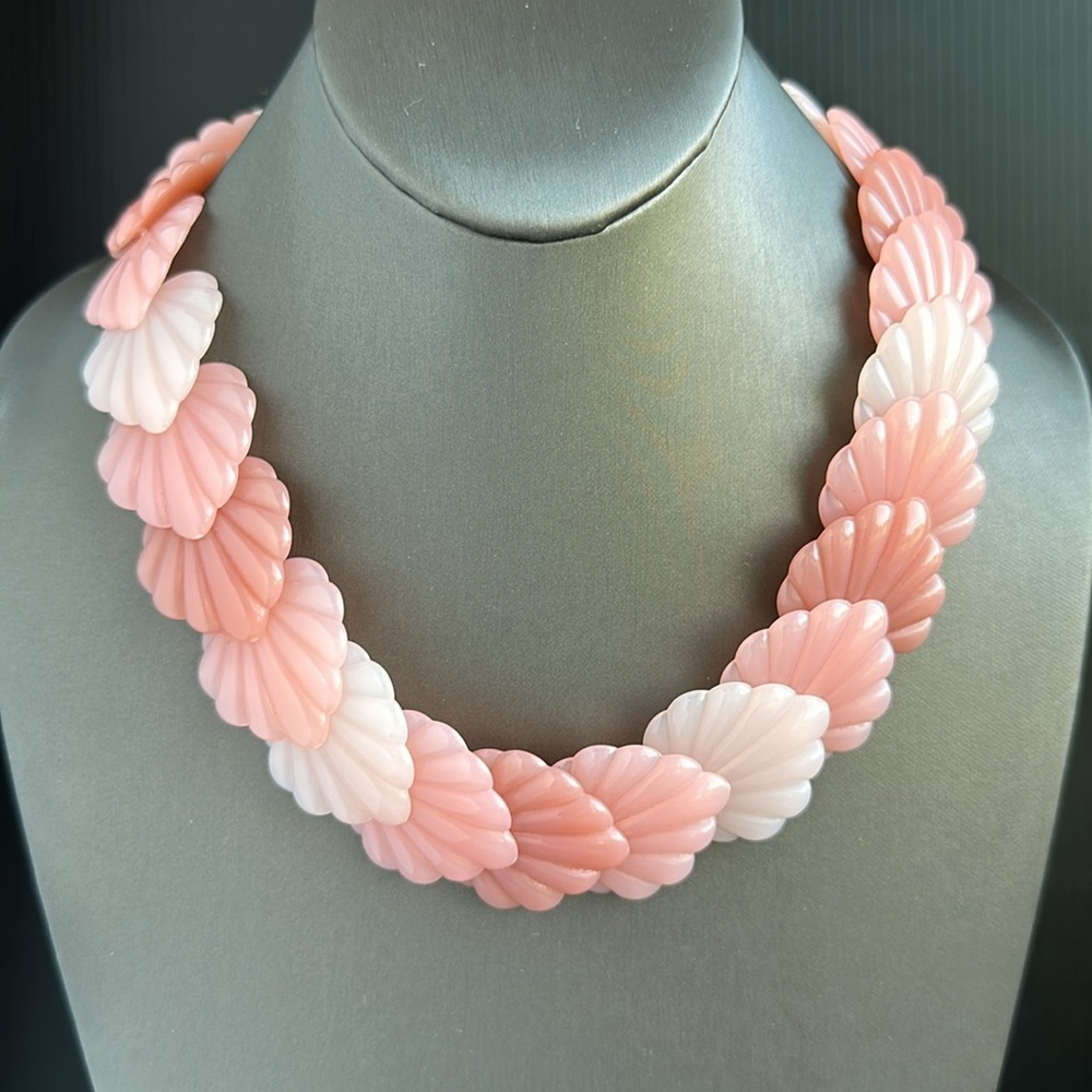 Pink Lucite Ombré Heart Shaped Leaf Statement Necklace 17.5”-19.5” Vintage Avon